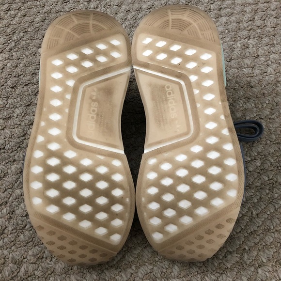 Women’s Adidas NMD R1 - Picture 6 of 7